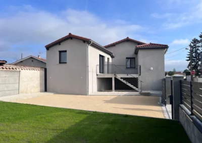 Rénovation complète et extension d’une maison en pisé – Montrond les Bains (42)
